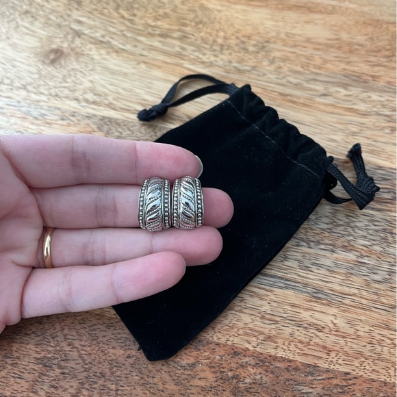 🧡2 for 100🧡 Judith Ripka Sterling Silver Textured Hoop Earrings - Picture 3 of 4